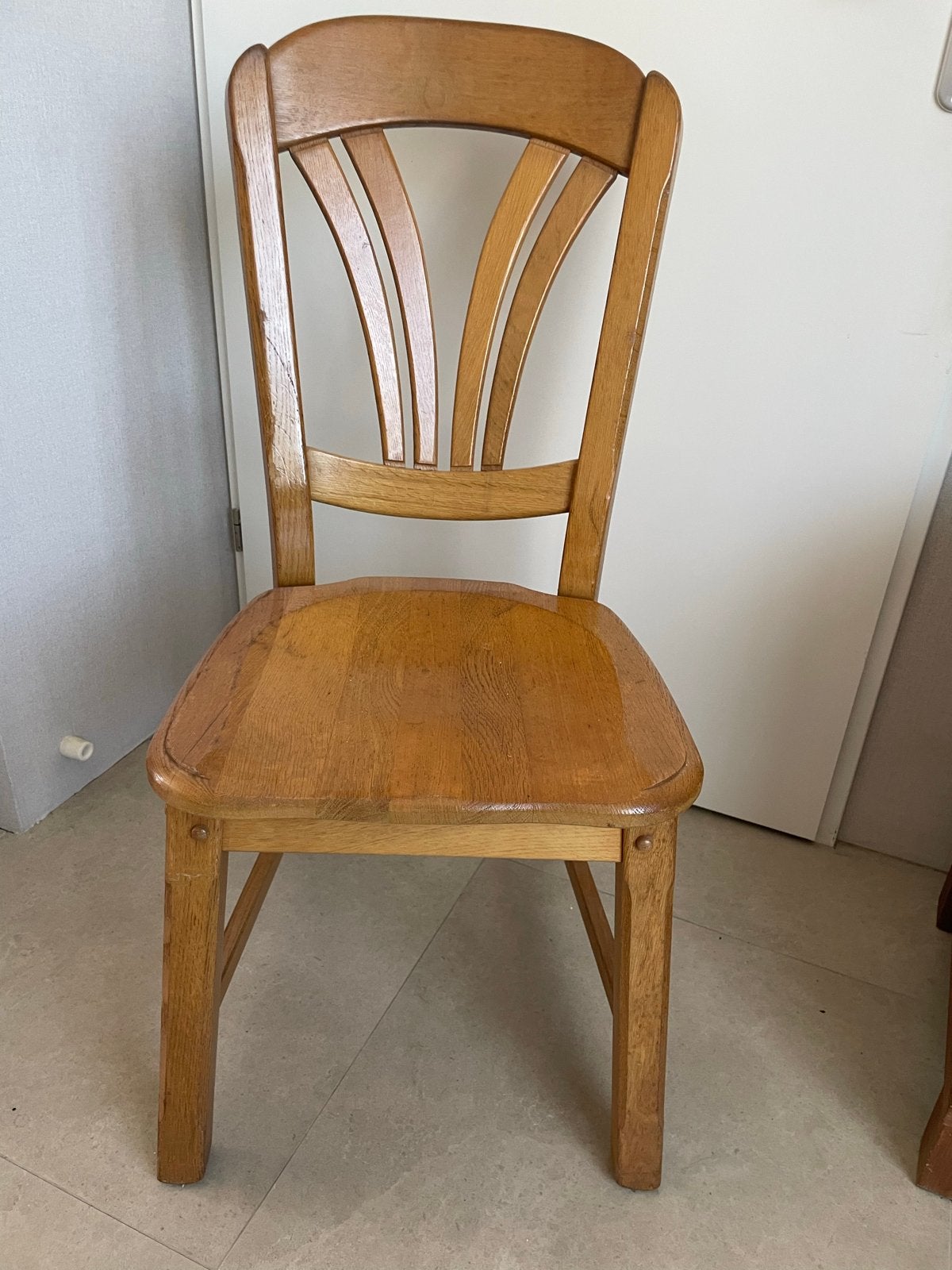 4 massief eiken stoelen - perfect voor een gezellige eethoek, Huis en Inrichting, Stoelen, Ophalen, Gebruikt, Bruin, Vier