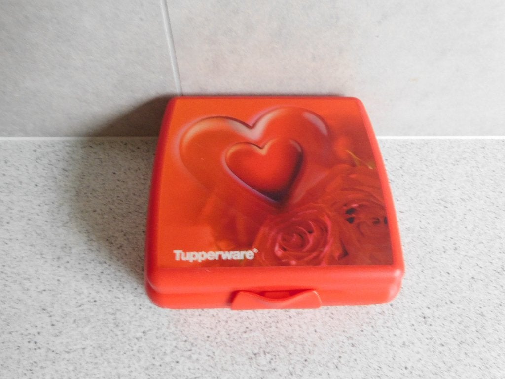 Tupperware Snackie Snackbox 14x12x5,5 cm. Hart Rood, Huis en Inrichting, Keuken | Tupperware, Ophalen of Verzenden, Zo goed als nieuw