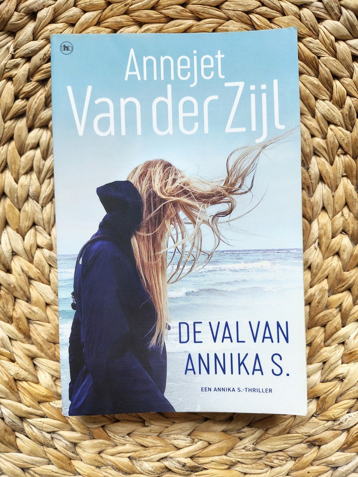 Annejet van der Zijl - De val van Annika S., Ophalen of Verzenden, Gelezen
