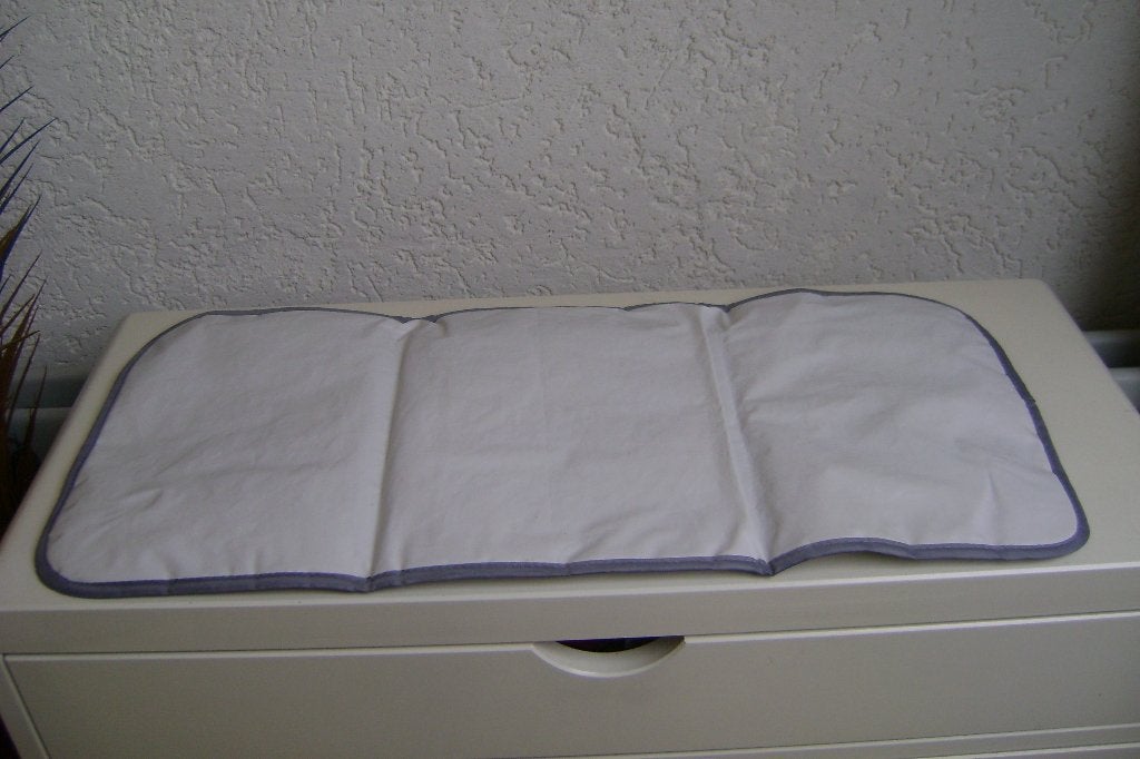 grijs/witte poppen verzorgingsmat van 59lx37br 1kant platic, Ophalen of Verzenden, Zo goed als nieuw, Babypop