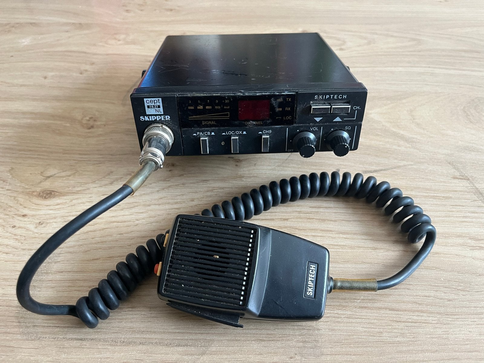 Skipper Skiptech CB Radio 27mc met Microfoon, Telecommunicatie, Ophalen, Gebruikt, 5 tot 15 km, Portofoon of Walkie-talkie