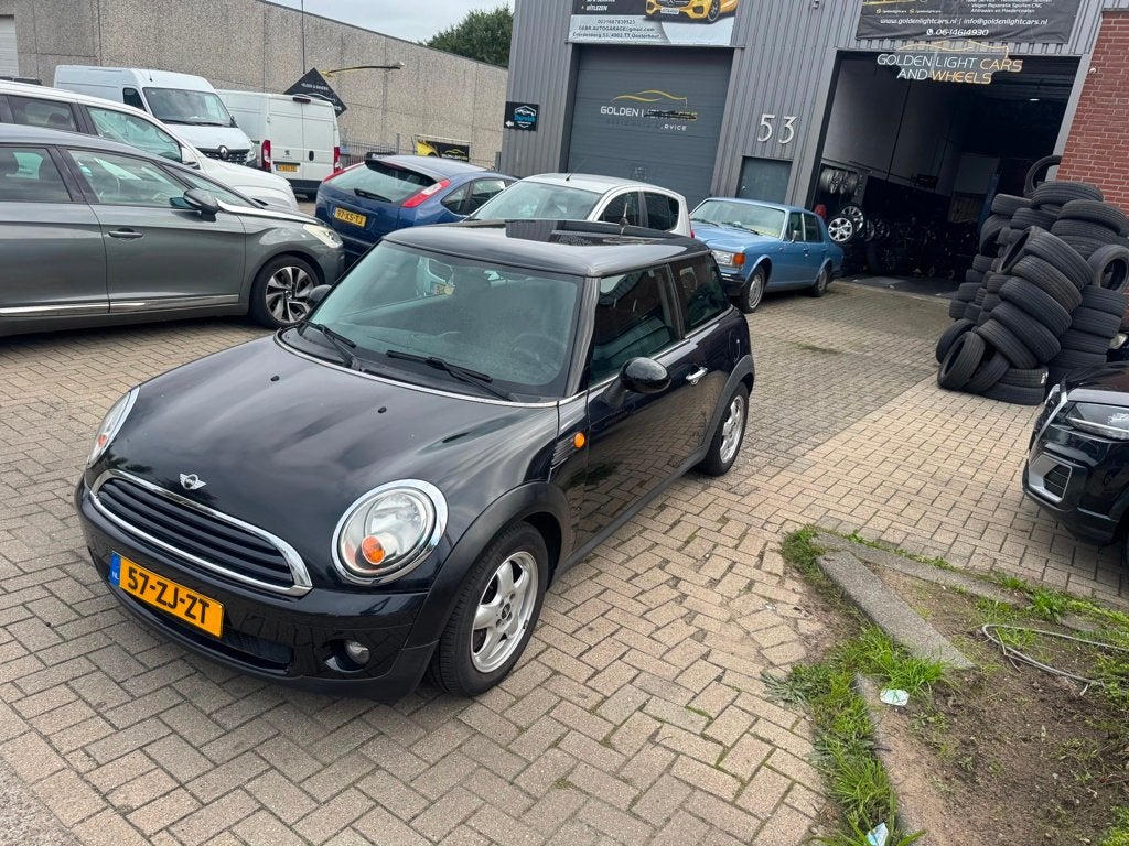 Mini 3-Deurs 1.4 One R56 Nieuwe APK Nieuwe Ketting Airco 2de, Auto's, Voorwielaandrijving, Gebruikt, 4 stoelen, Origineel Nederlands
