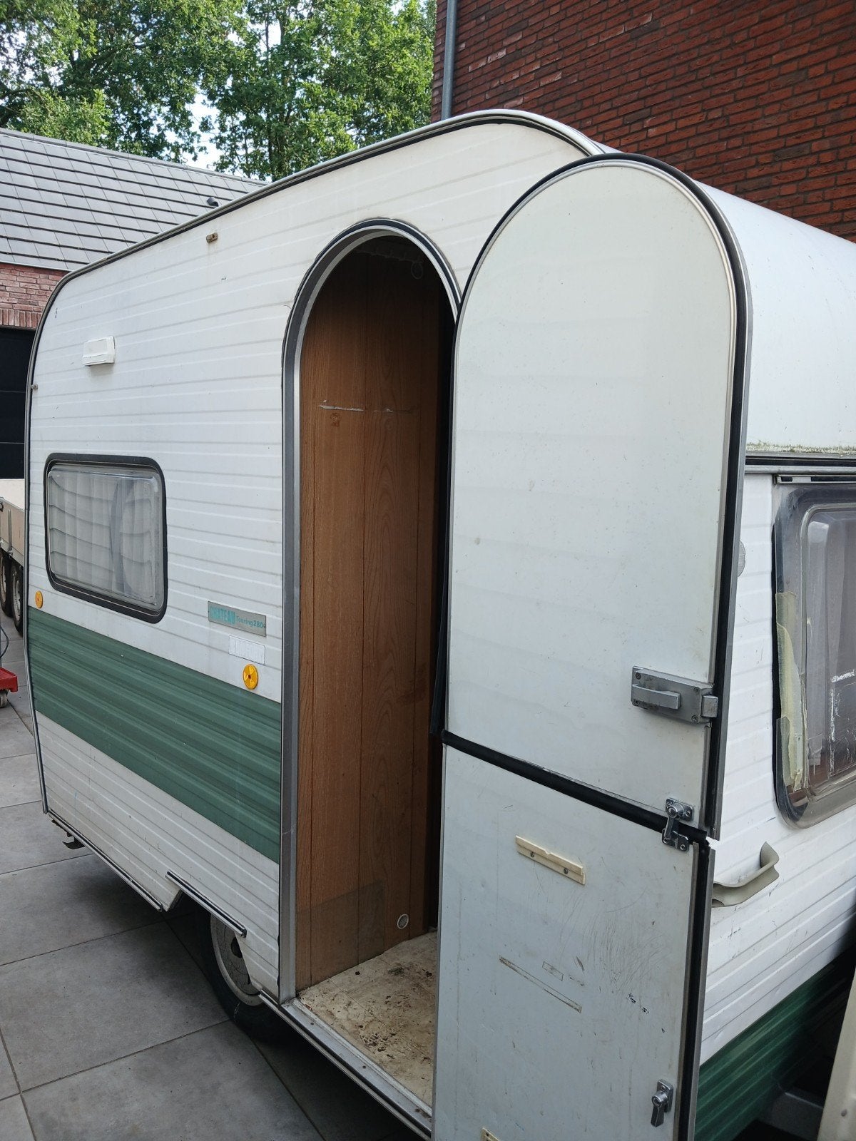 chateau caravan 750 kilo witte plaat met 2x treinzit compact, Chateau, Treinzit, Particulier, Tot en met 4