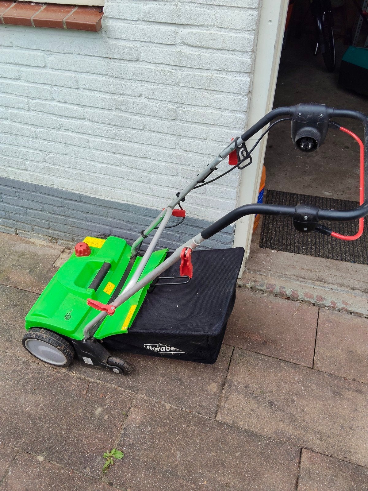 Florabest elektrische verticuteermachine/grasmaaier, Cirkelmaaier, Gebruikt, Ophalen of Verzenden, Opvangbak
