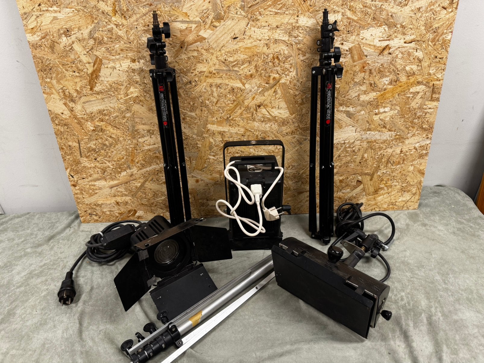 Studio Theaterverlichting Set –QuartzColor & Manfrotto -ReK4, Lamp of Flitsset, Gebruikt, Ophalen of Verzenden, X