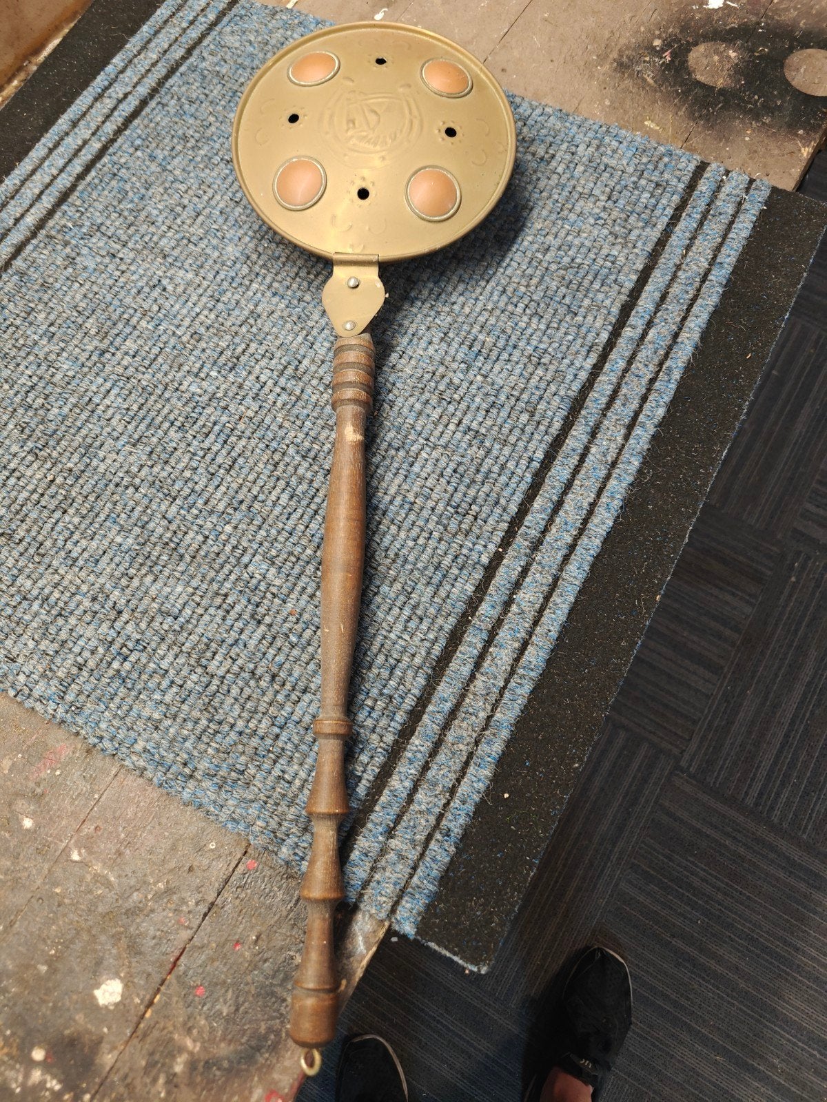 Antieke koperen beddenpan met houten steel, Antiek en Kunst, Ophalen of Verzenden, Koper