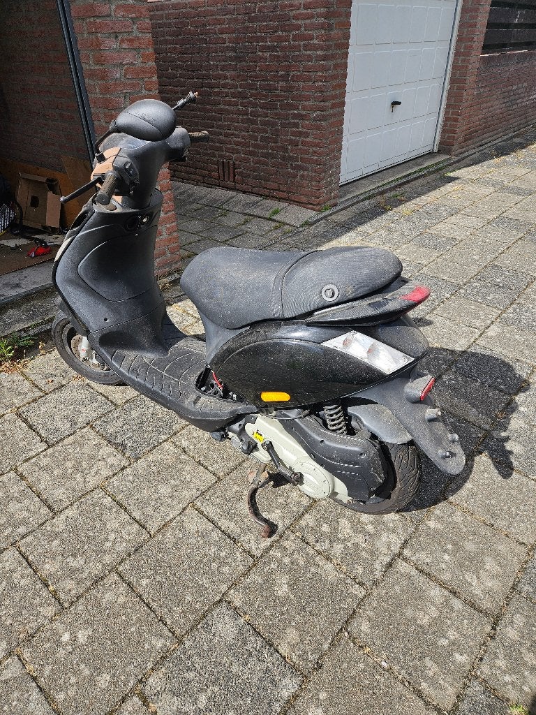 Piaggio zip 300€, Fietsen en Brommers, Scooters | Piaggio, Ophalen of Verzenden, Zo goed als nieuw, Benzine, Overige modellen