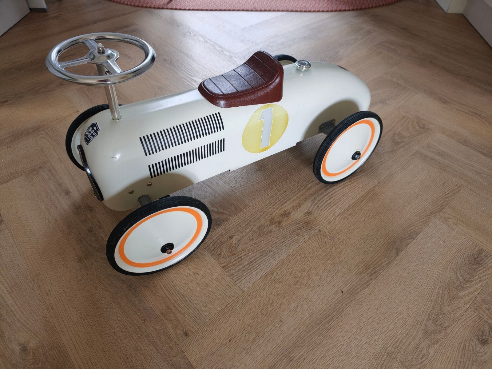 Retro loopauto in crème met bruin zadel, Ophalen, Gebruikt