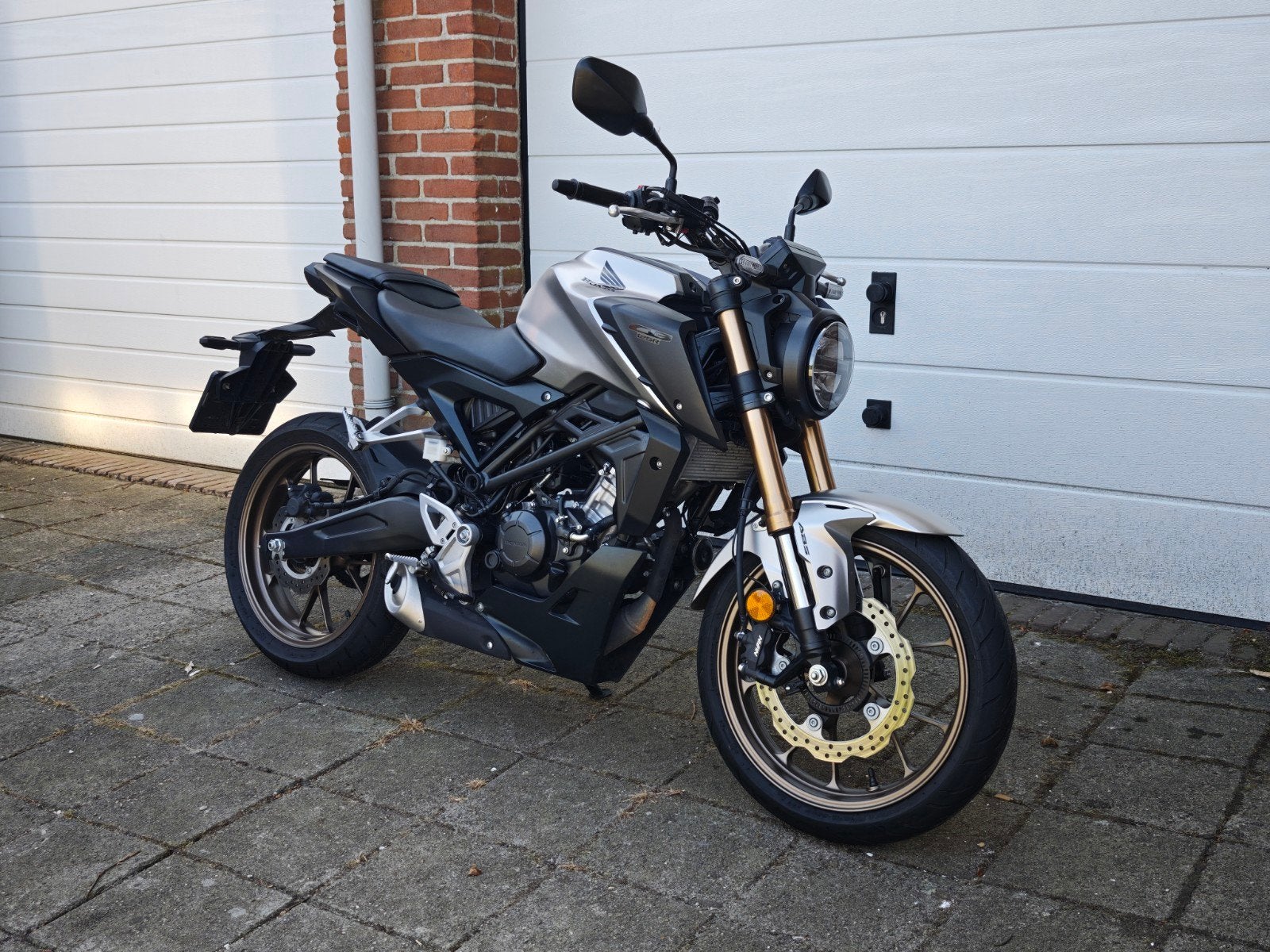 Honda CB125R, Motoren, Particulier, 125 cc, 11 kW of minder, ABS
