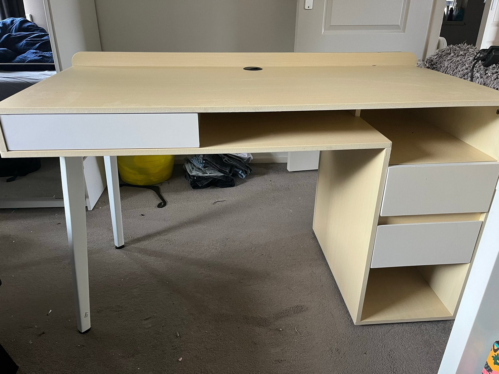 Leen bakker bureau met lades en kabeldoorgang, Huis en Inrichting, Gebruikt, Met lades, Spaanplaat of MDF, Schoolbureau
