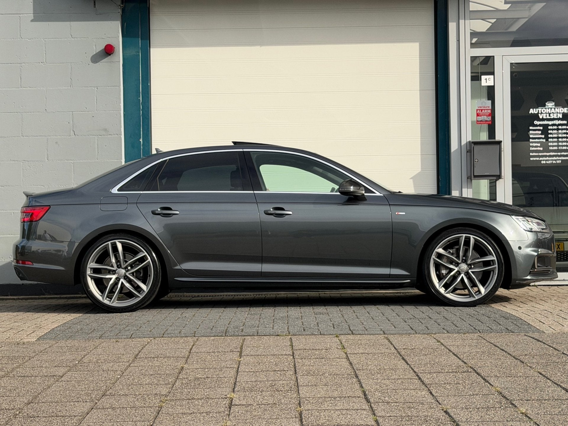 Audi A4 Limousine 2.0 TFSI quattro S Line/ABT/330PK/BOMVOL!/, Automaat, Gebruikt, 4 cilinders, A4