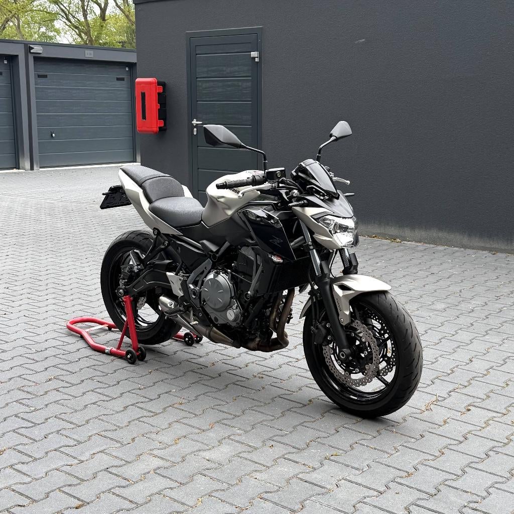 Kawasaki Z650 | Met dynamische knipperlichten, Motoren, Motoren | Kawasaki, 2 cilinders, Occasion, Bedrijf, Minimaal motorrijbewijs A2