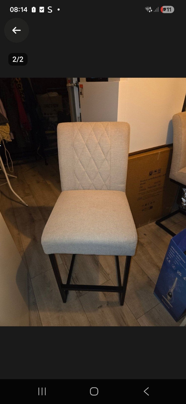 2  Stijlvolle beige barkrukken  met gewatteerde rugleuning, Ophalen, 60 tot 90 cm, Zo goed als nieuw, 1 kruk