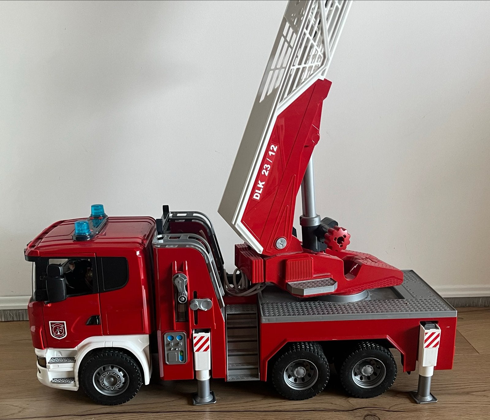 Bruder Scania brandweerwagen met uitschuifbare ladder, Ophalen, Zo goed als nieuw