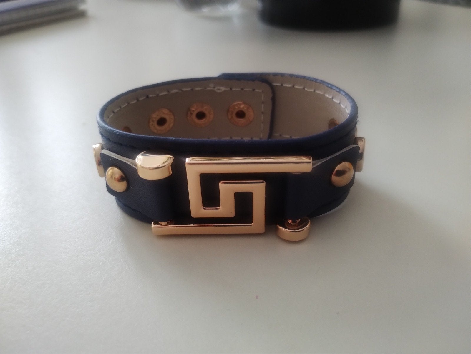 Stijlvolle marineblauwe armband Versace, Ophalen of Verzenden, Nieuw, Blauw