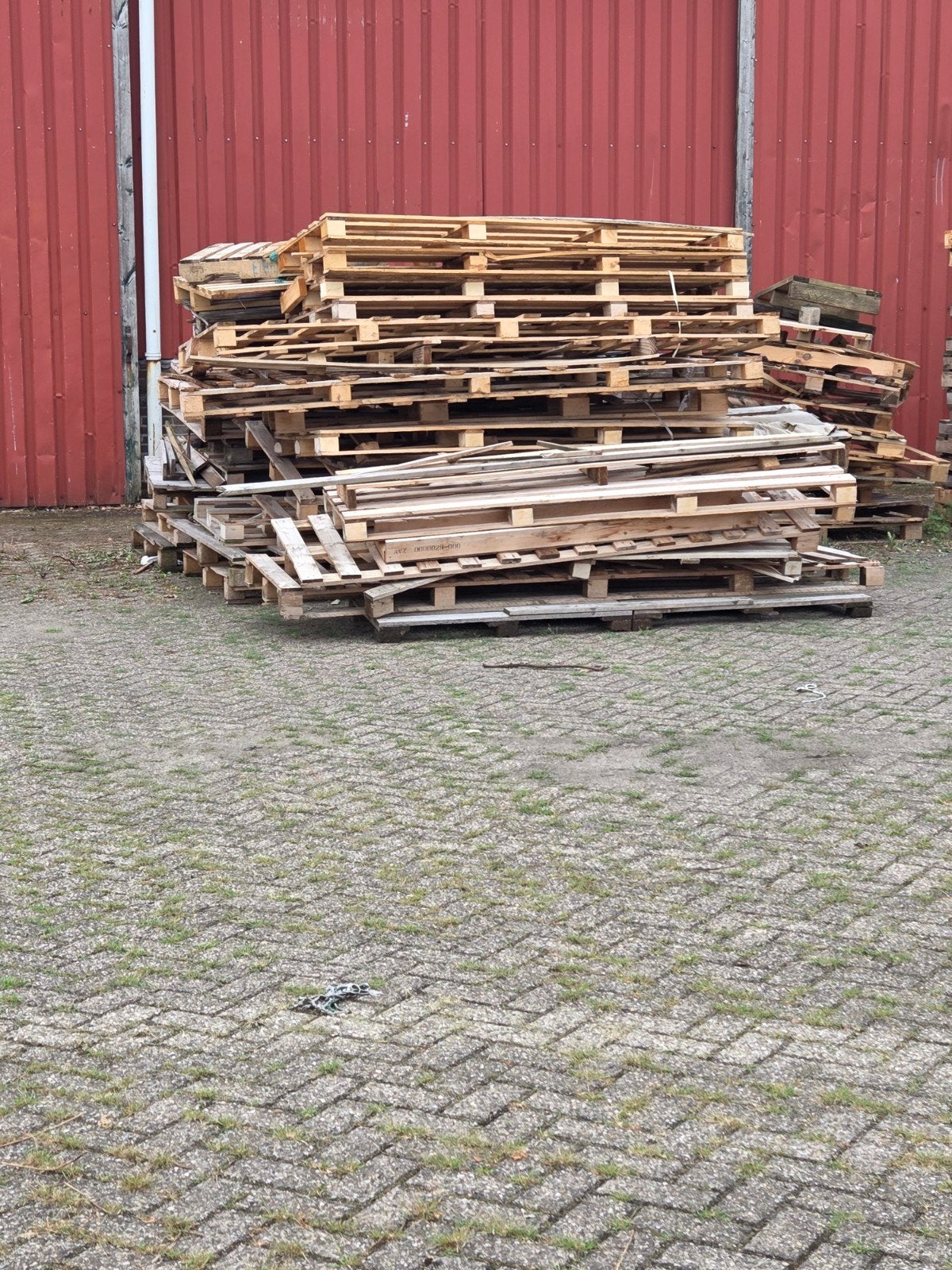Gratis diverse gebruikte pallets - Stookhout, Ophalen