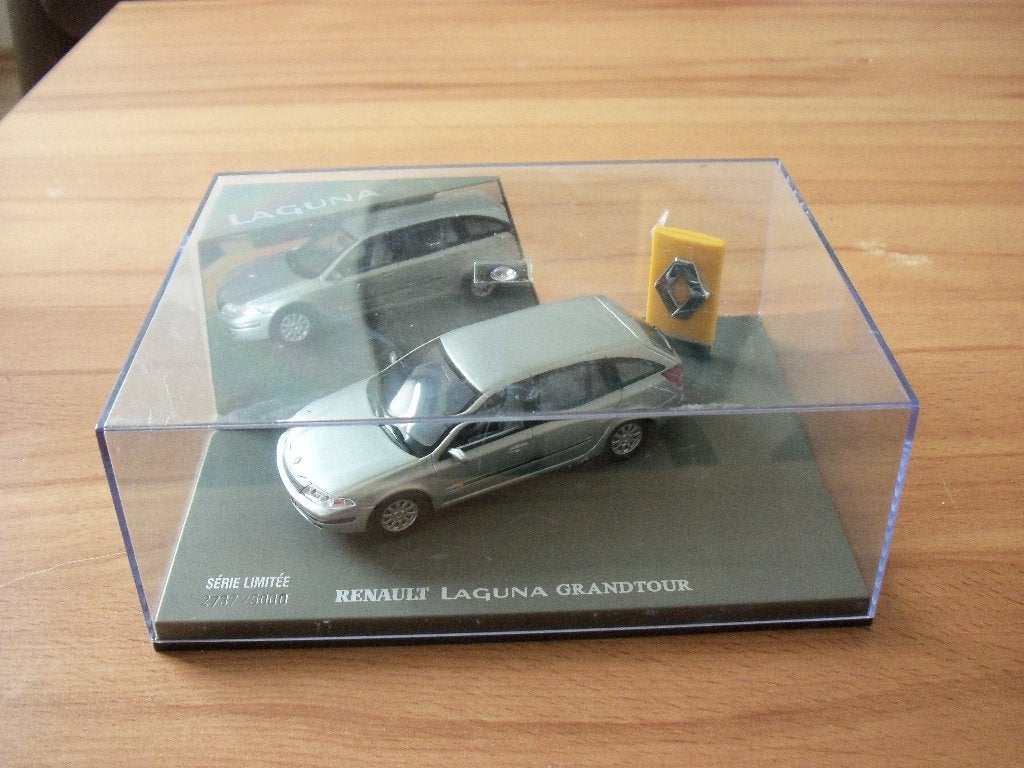 Renault Laguna Grandtour silber Maßstab 1:43, Verzenden, Gebruikt, Auto, Universal Hobbies