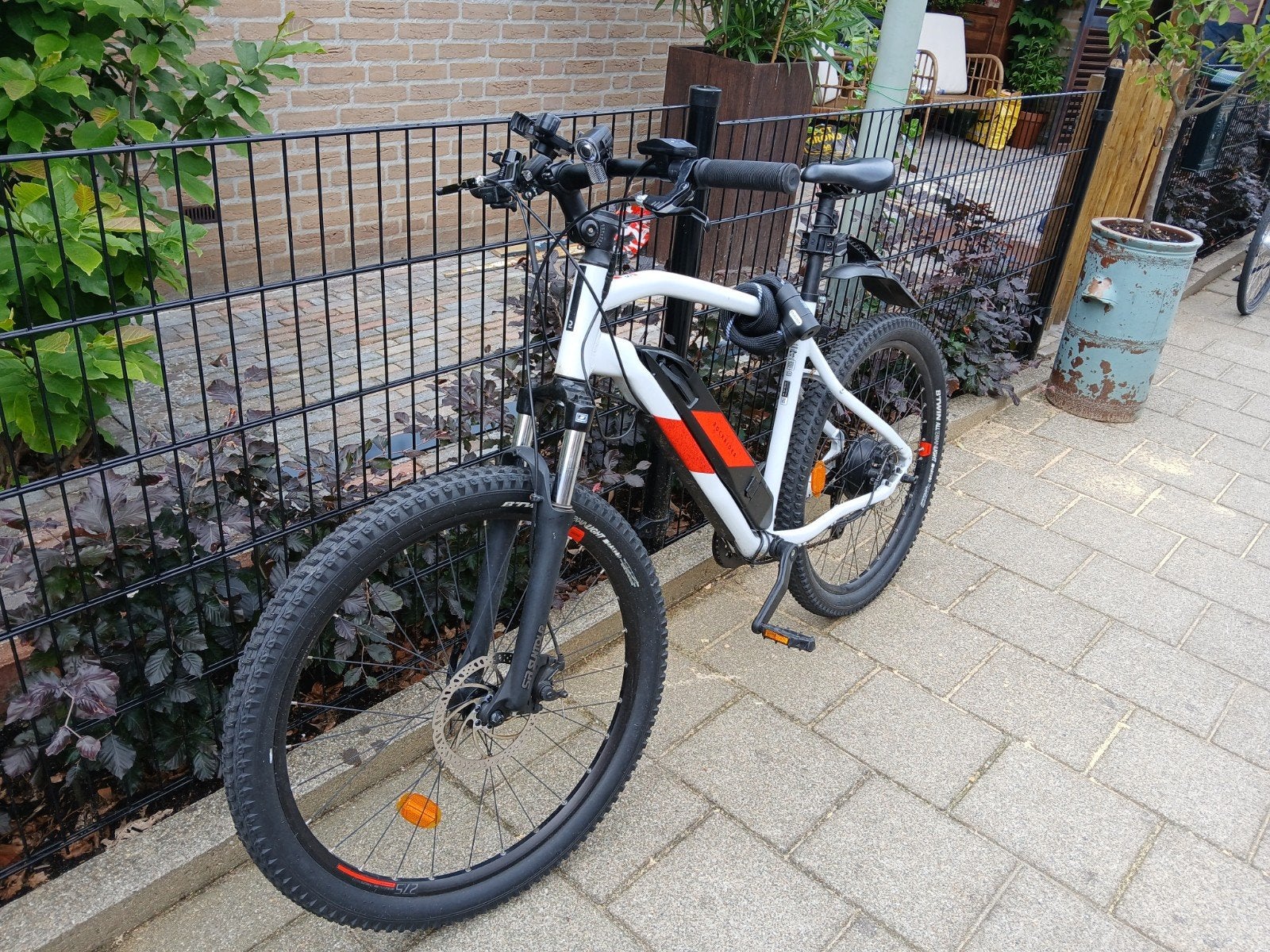 ROCKRIDER E-ST 100 Elektrische Mountainbike 27.5" Wit/Rood, Fietsen en Brommers, Elektrische fietsen, Zo goed als nieuw, 51 tot 55 cm