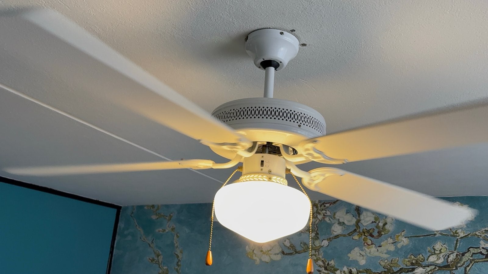 Witte plafondventilator met verlichting, Huis en Inrichting, Gebruikt, 100 tot 150 cm, Ophalen of Verzenden, Minder dan 25 cm