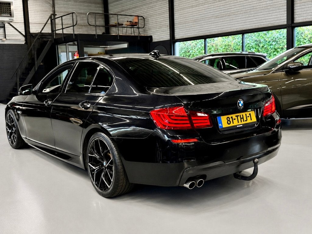BMW 5-serie 530d High Executive M-PAKKET HUD l PANO l LEDER, Auto's, Automaat, Achterwielaandrijving, Gebruikt, Euro 6