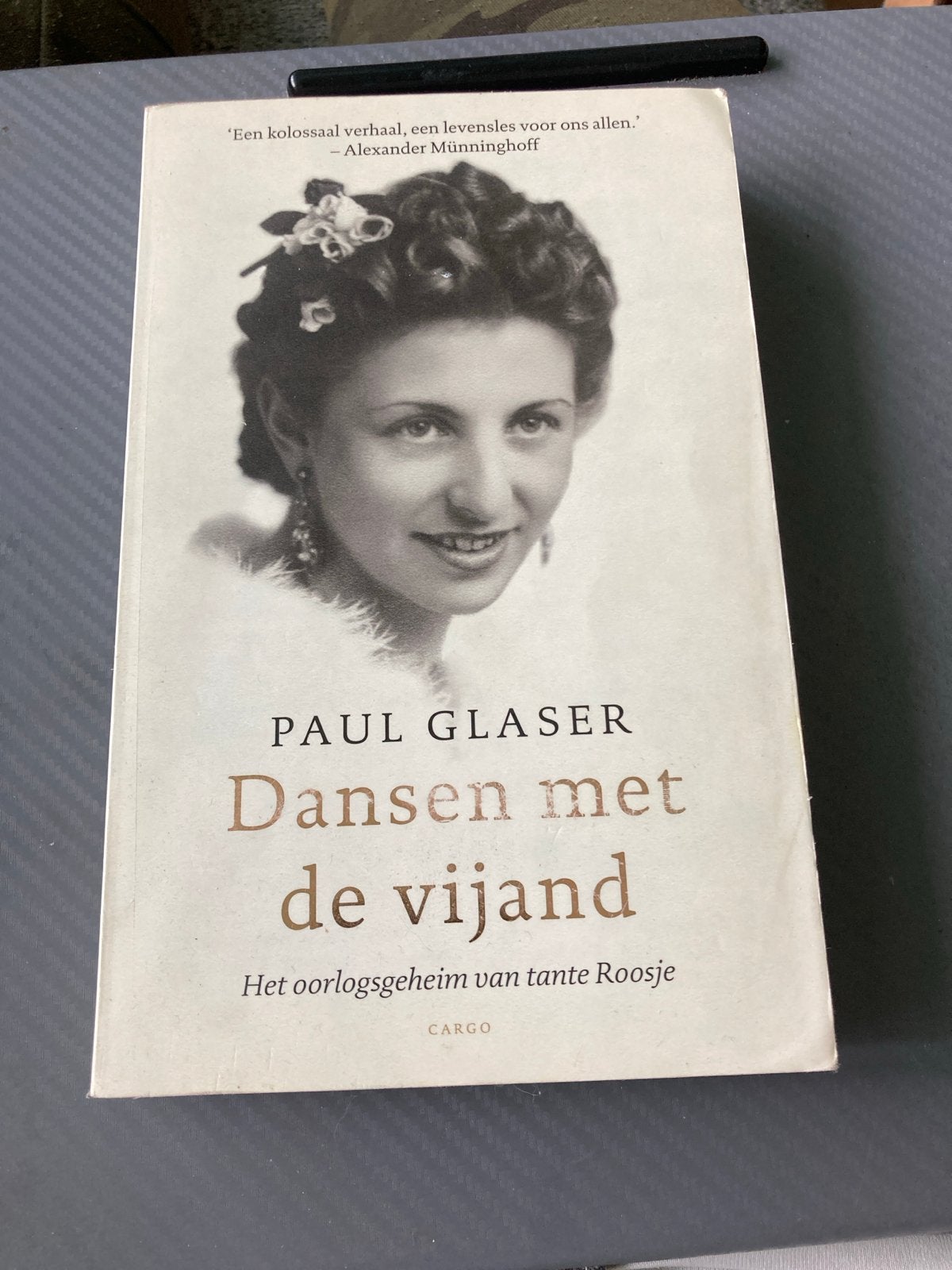 Dansen met de vijand - Paul Glaser (Gesigneerd), Boeken, Ophalen of Verzenden, Zo goed als nieuw, Overige