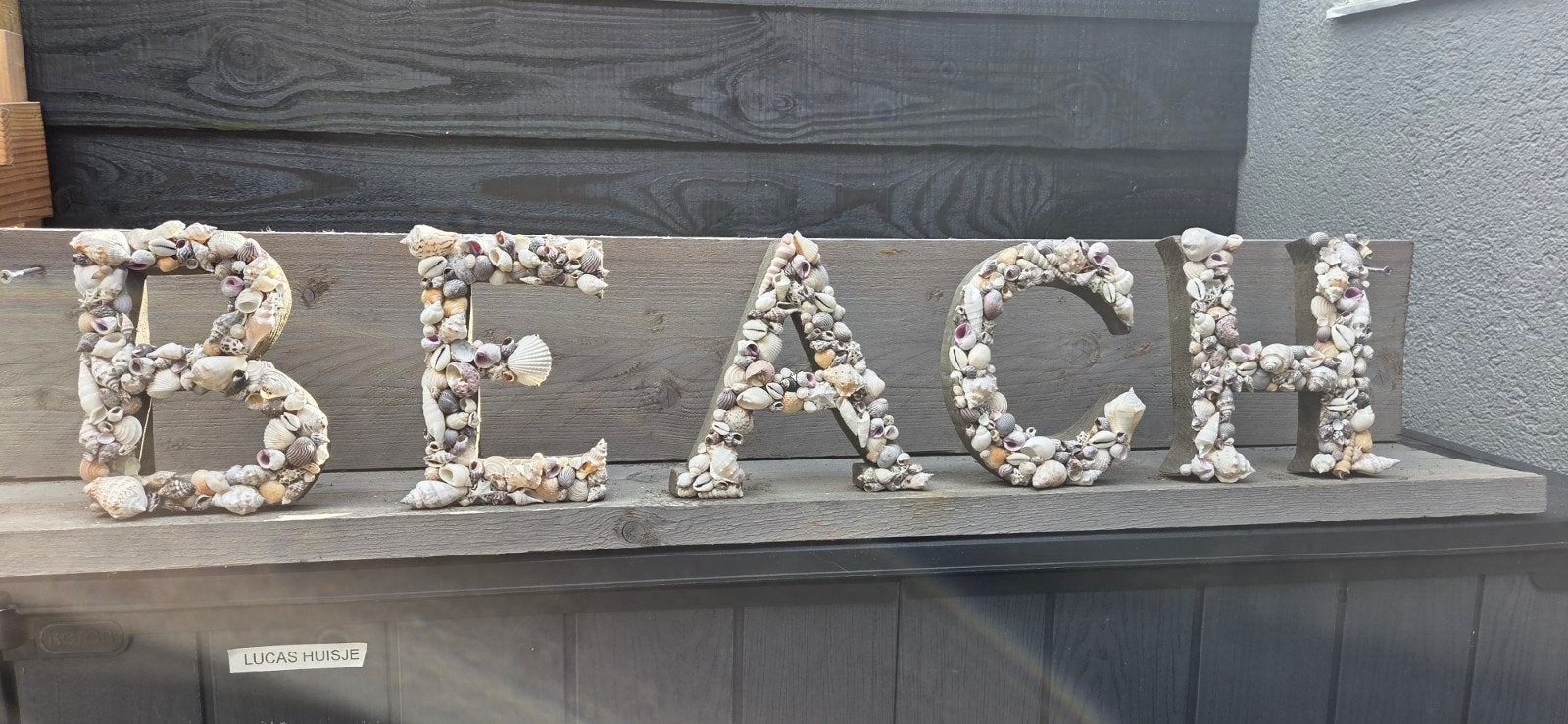Decoratieve 'BEACH' letters met schelpen, Huis en Inrichting, Gebruikt, Meerkleurig, Mediterraans, Ophalen of Verzenden