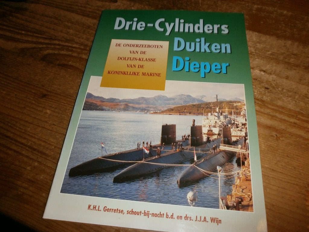 de onderzeeboten vd dolfijn-klasse vd kon mar met fotos, Ophalen of Verzenden, Tweede Wereldoorlog, Nieuw, Overige onderwerpen