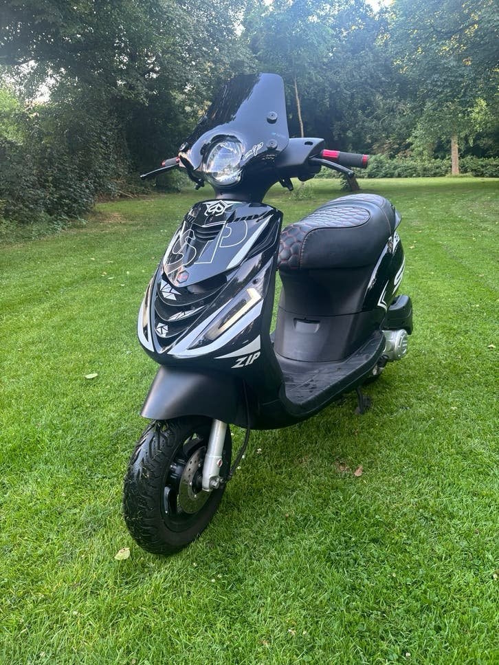 Piaggio Zip SP 4 takt 3v iget 50cc 2024 -Goed onderhouden, Fietsen en Brommers, Ophalen, Maximaal 45 km/u, Zo goed als nieuw, 1 versnellingen