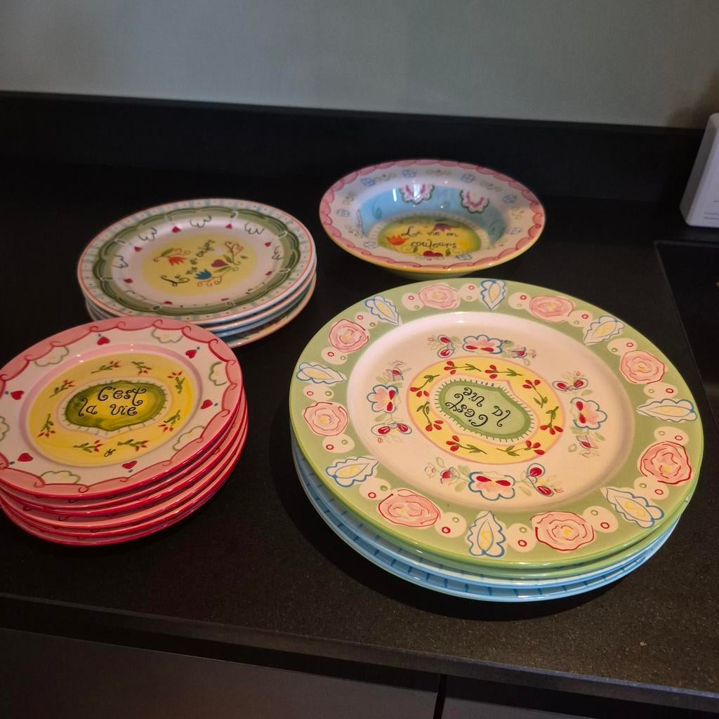 Servies Jet Versteeg 'C'est la vie' en 'La vie en couleurs', Huis en Inrichting, Keuken | Servies, Ophalen, Gebruikt, Bord(en)