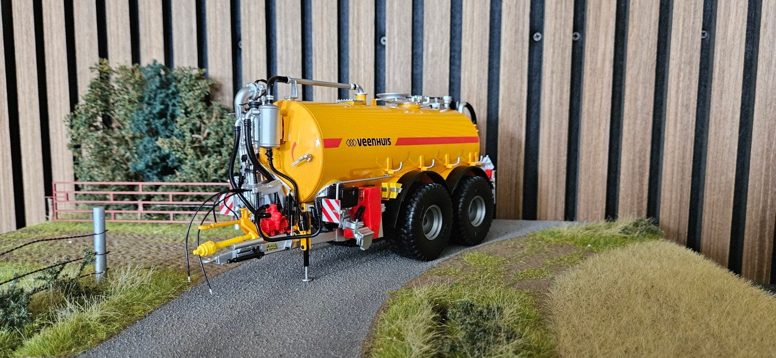 Veenhuis Profiline 20.000 mesttank 1:32, Ophalen of Verzenden, Nieuw, Tractor of Landbouw, Universal Hobbies