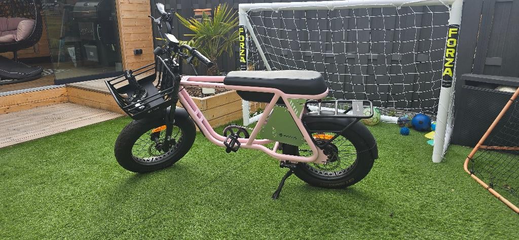 Unieke Roze Fatbike – Blikvanger op de Weg!, Fietsen en Brommers, Elektrische fietsen, Ophalen, Zo goed als nieuw, 30 tot 50 km per accu