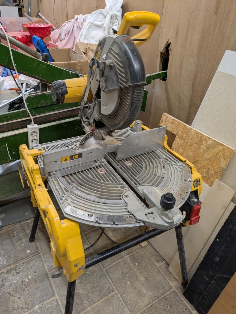 DeWalt D27107-QS Afkortzaag - Krachtig en Betrouwbaar, Ophalen, Gebruikt, DeWalt, 70 mm of meer