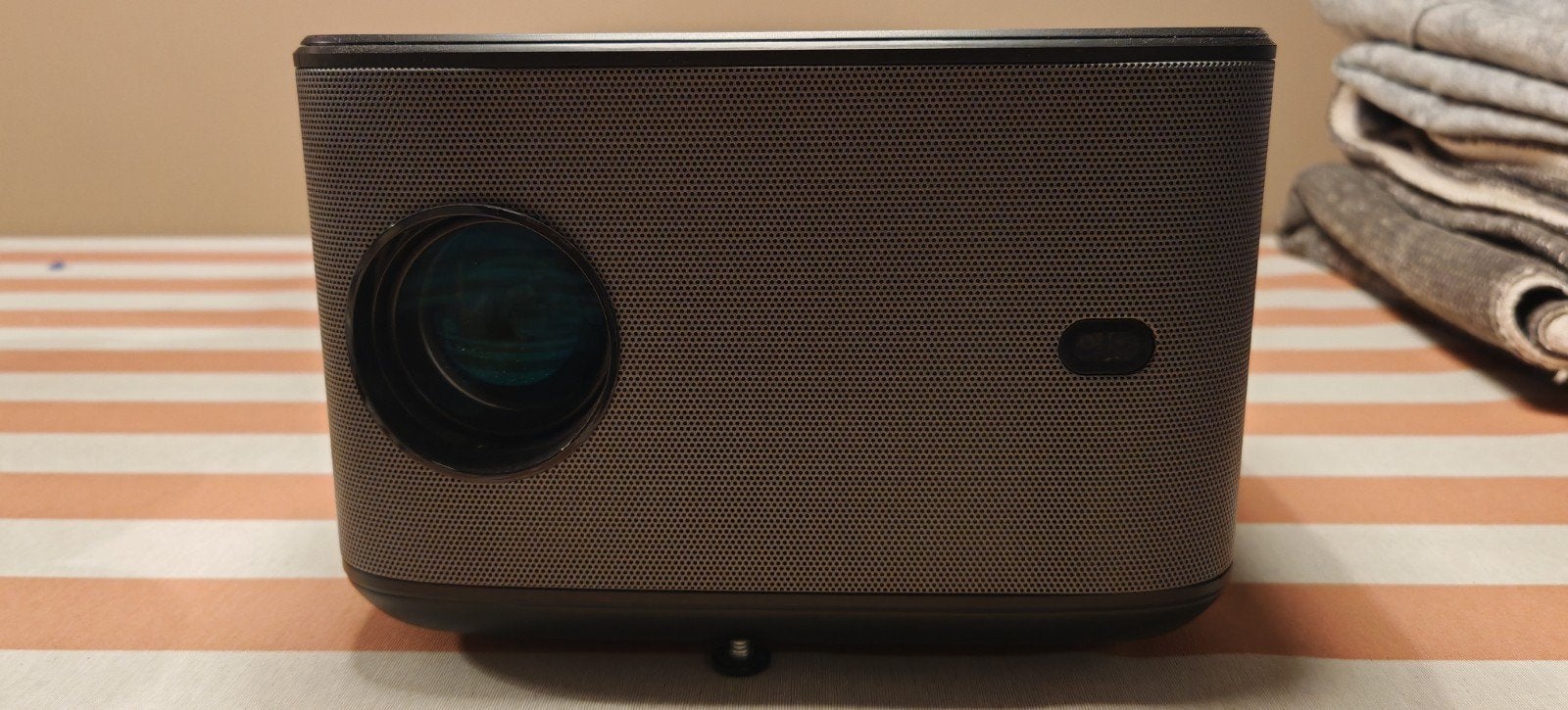 YOTON Y8 LED 1080P BEAMER MET ANDROID EN SPEAKERS, Ophalen, Zo goed als nieuw, Full HD (1080), LED