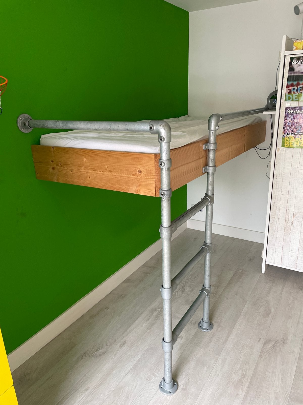 Steiger houten bed met trap , hoog 1,3 mtr  200x80 cm, Ophalen, Eenpersoons, Zo goed als nieuw, 80 cm