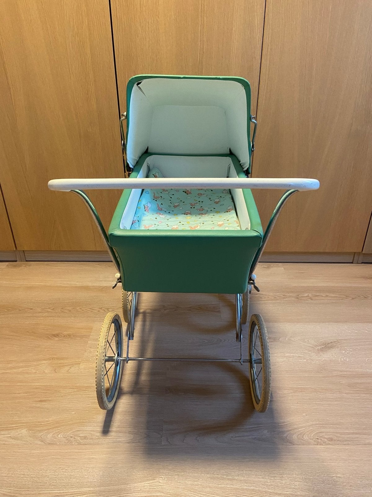 Retro groene poppenwagen, Kinderen en Baby's, Ophalen, Gebruikt, Babypop
