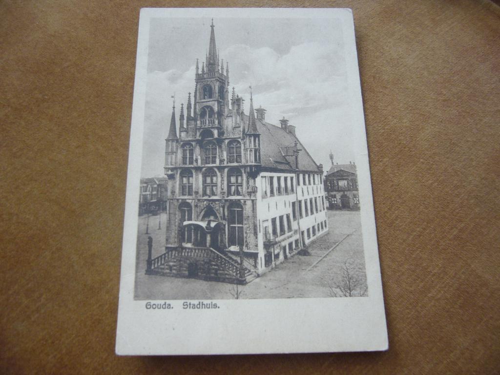 GOUDA  =  STADHUIS, Verzamelen, Ansichtkaarten | Nederland, Ophalen of Verzenden, 1920 tot 1940, Gelopen, Zuid-Holland