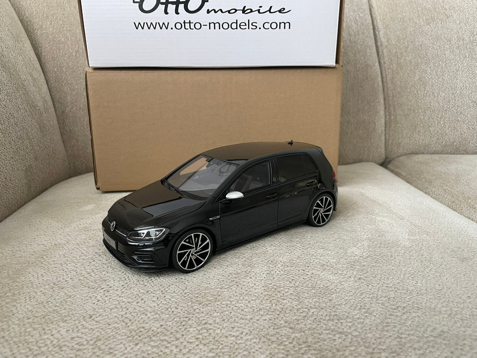 Ottomobile Volkswagen Golf 7 R 5 doors Black OT417, Hobby en Vrije tijd, Modelauto's | 1:18, Ophalen of Verzenden, Zo goed als nieuw
