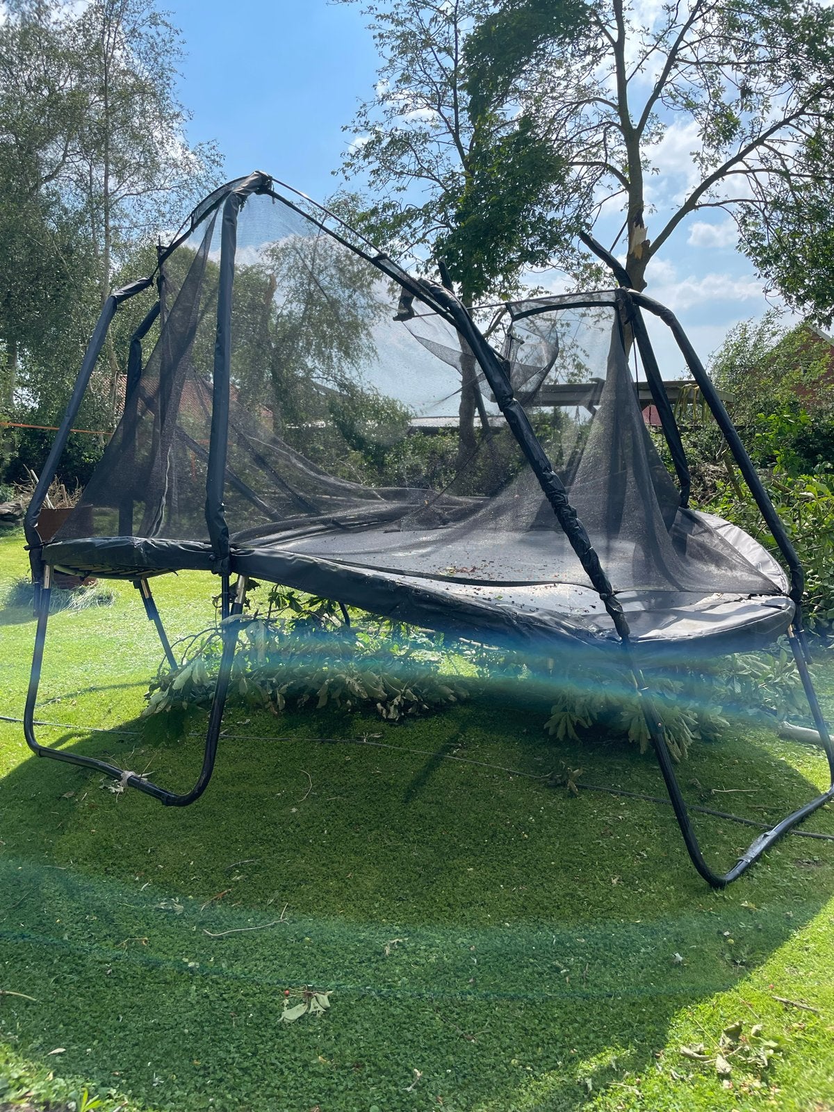 Trampoline met stormschade - onderdelen of reparatie?, Ophalen, Gebruikt
