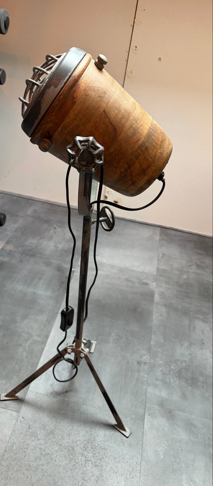 Industriële Staande Lamp - Mangohout & Metaal, Huis en Inrichting, Ophalen, Industrieel modern, E27 (groot), Zo goed als nieuw