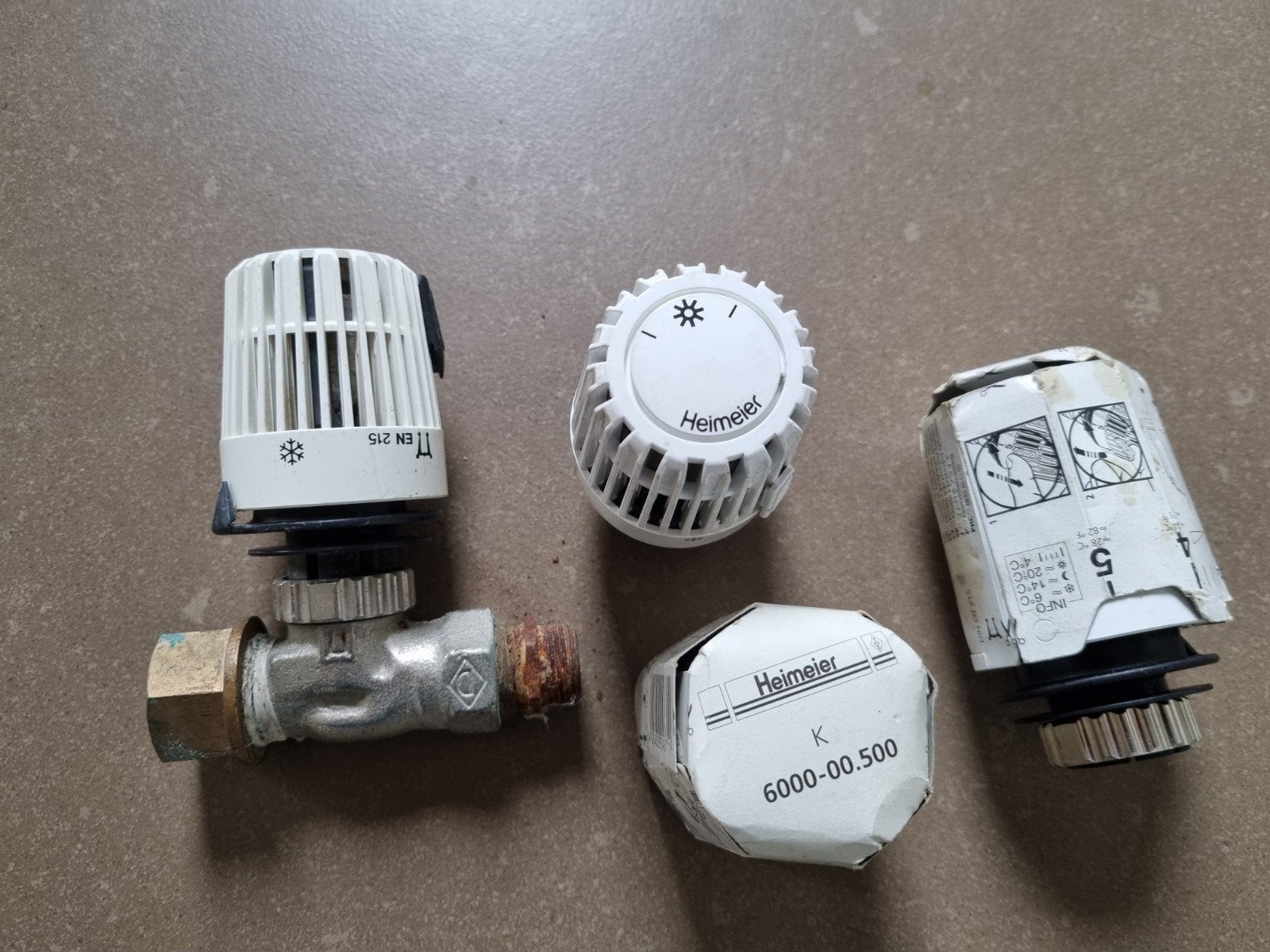 Heimeier Thermostaatknop nieuw en gebruikt €10,- per stuk, Doe-het-zelf en Verbouw, Verwarming en Radiatoren, Thermostaat, Minder dan 30 cm