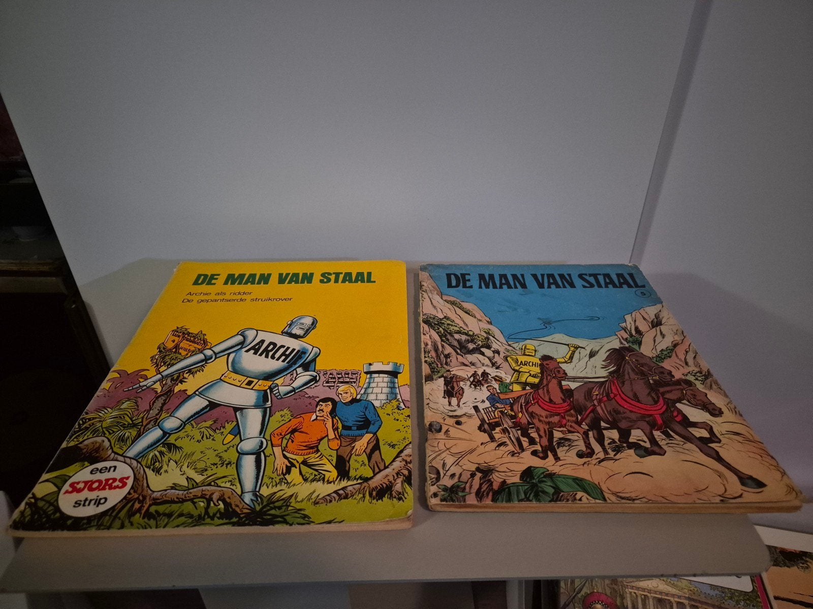 2x Vintage Archie de Man van Staal stripboeken (1960s & 1973, Boeken, Stripboeken, Meerdere stripboeken, Ophalen of Verzenden