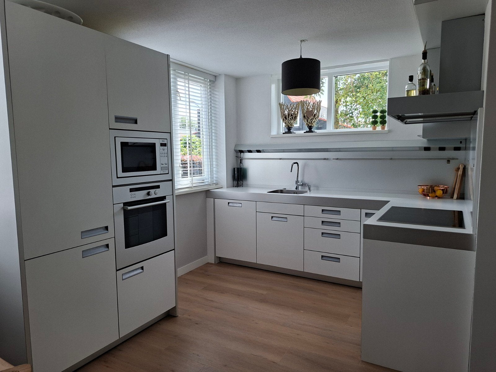 Bulthaup keuken met Bosch apparatuur, Ophalen, Gebruikt, Wit, Hoekkeuken