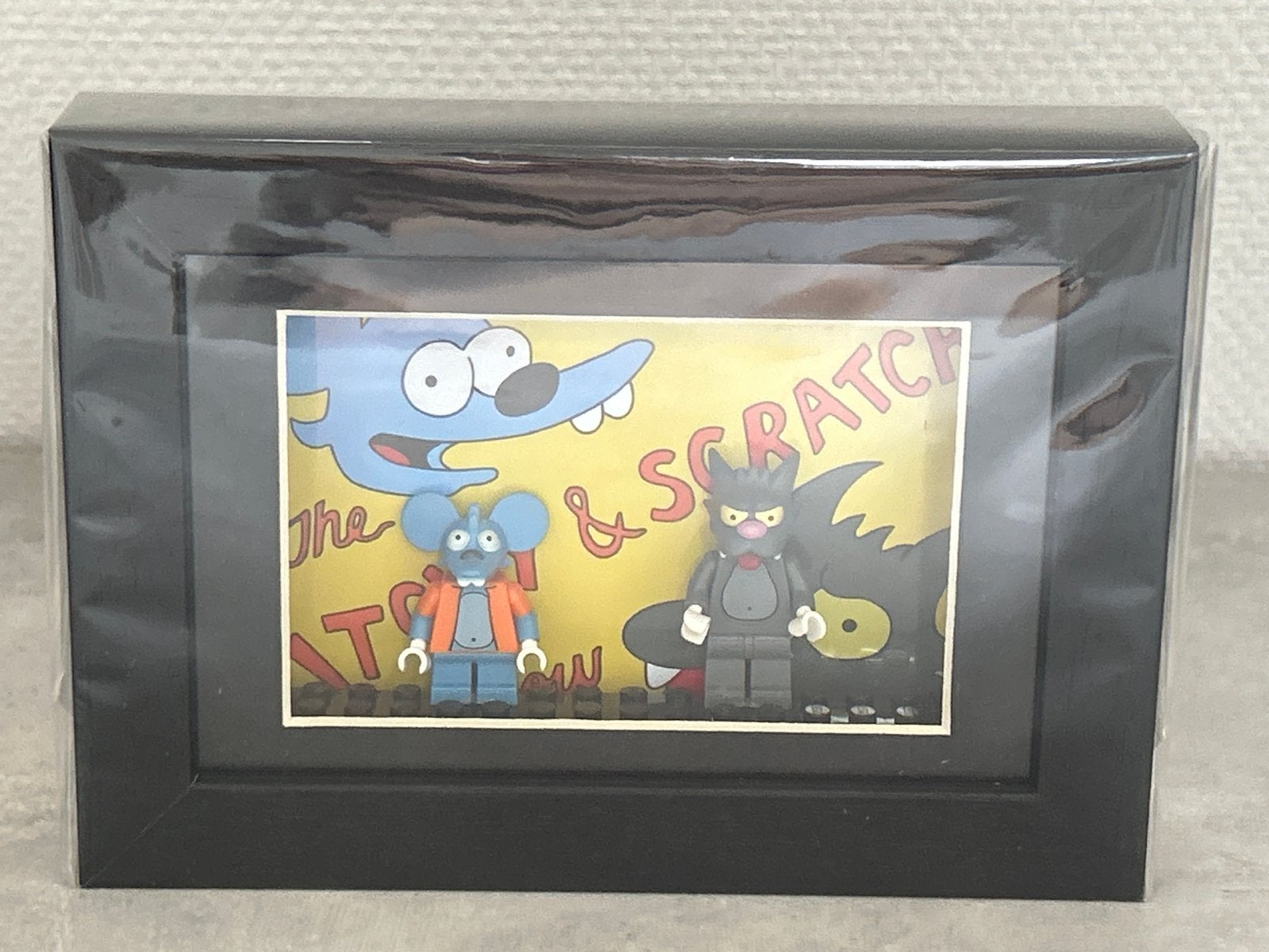 Mister Figs Ingelijste Mini Figuur Kunst - Itchy & Scratchy, Antiek en Kunst, Ophalen of Verzenden