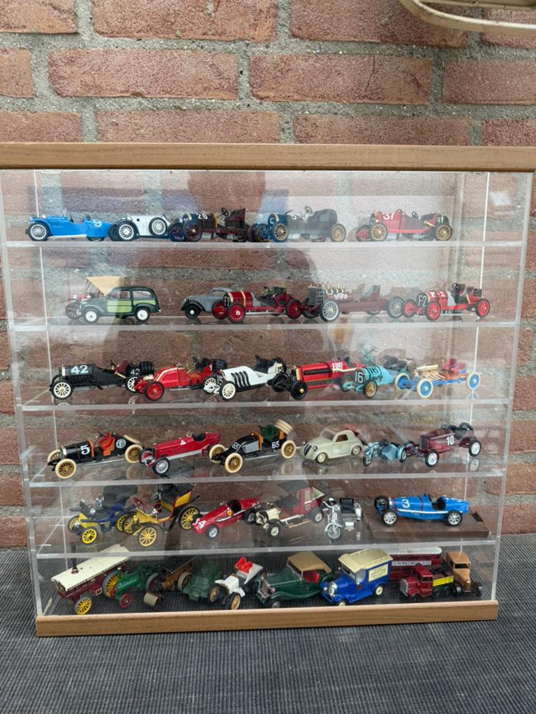 39 modellen + Vitrine ( hang of staand ) …… 225,-, Ophalen of Verzenden, Gebruikt, Auto, Overige merken
