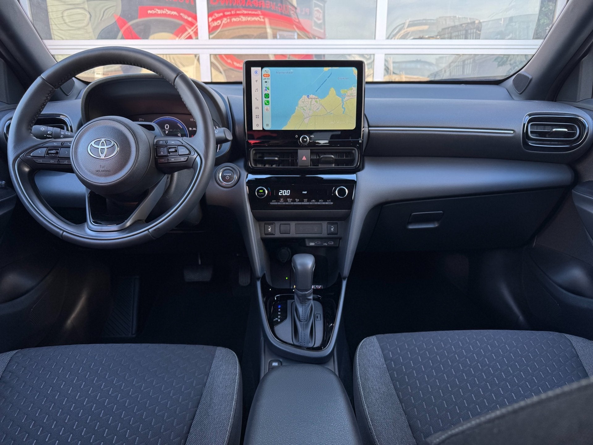 Toyota Yaris Cross 1.5 Hybrid 130 Dynamic|Apple CarPlay/Andr, Gebruikt, Zwart, Bedrijf, 3 cilinders