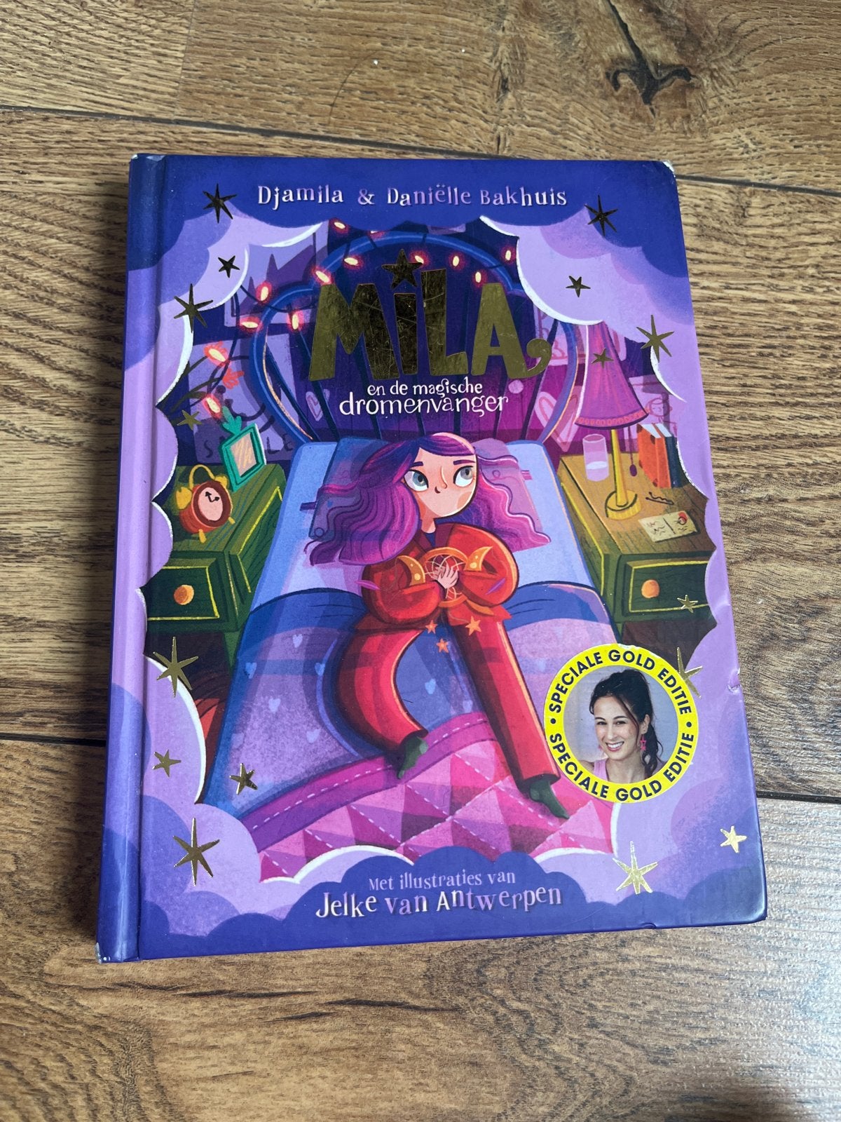 Mila en de magische dromenvanger - Speciale Gold Editie, Ophalen of Verzenden, Zo goed als nieuw, Fictie
