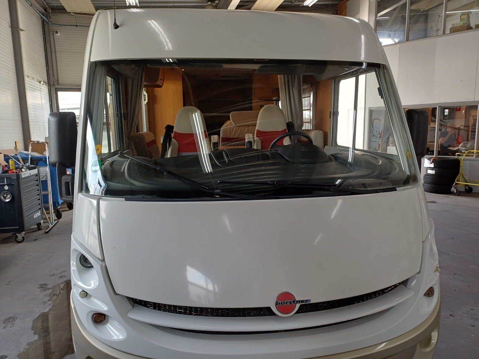 Camper Burstner Viseo I, Vast bed, Rondzit, Particulier, Koelkast