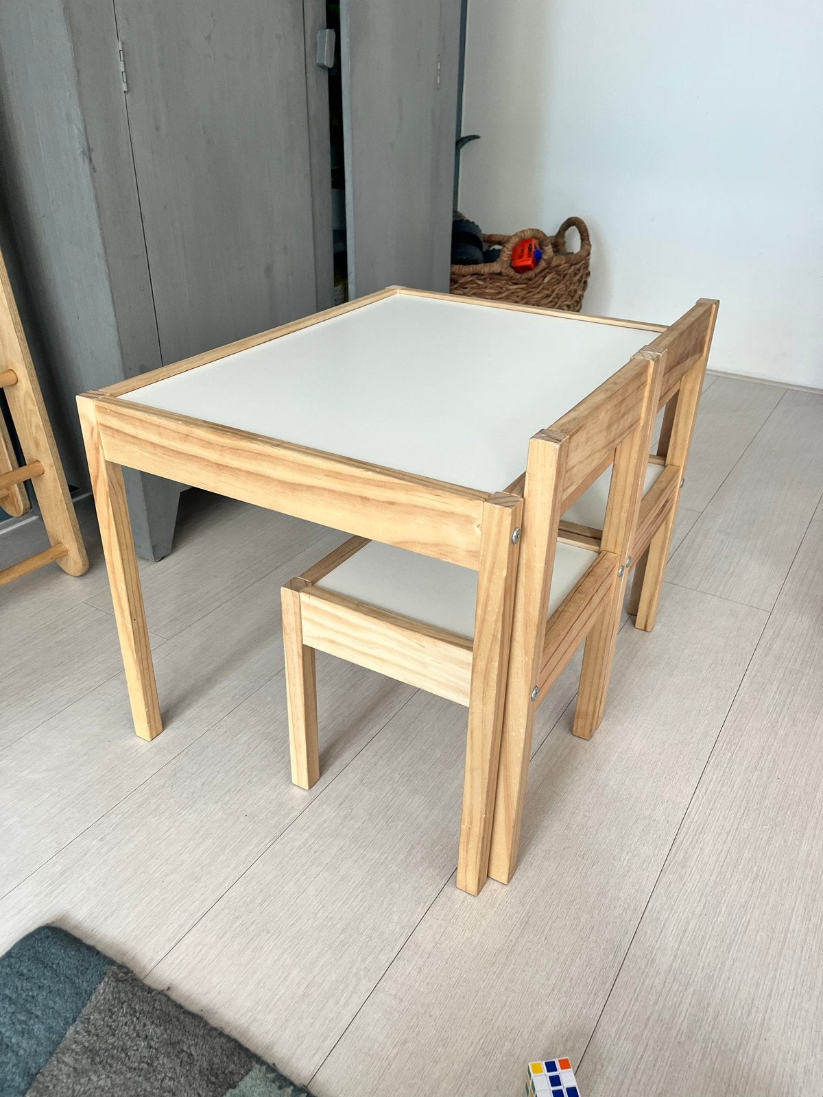 IKEA kinder tafeltje met stoeltjes, Kinderen en Baby's, Kinderkamer | Tafels en Stoelen, Ophalen of Verzenden, Gebruikt, Tafel(s) en Stoel(en)