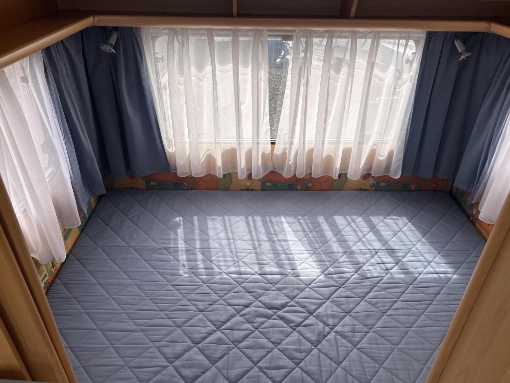 Dethleffs Camper 430 DB VOORTENT, MOVER, Arist-Dethleffs-Straße 12, 88316 Isny im Allgäu, Duitsland, Standaardzit, Schokbreker