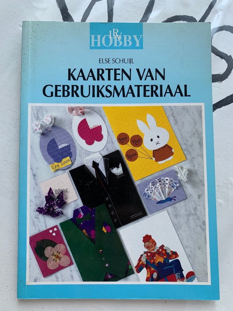 Creatief boekje: Kaarten maken van gebruiksmateriaal, Hobby en Vrije tijd, Ophalen of Verzenden, Zo goed als nieuw, Overige thema's